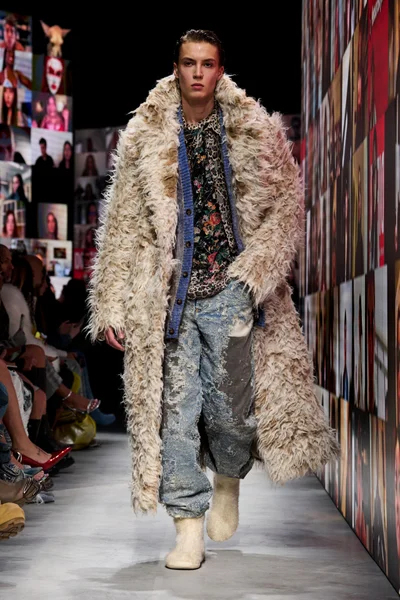 Look 29
